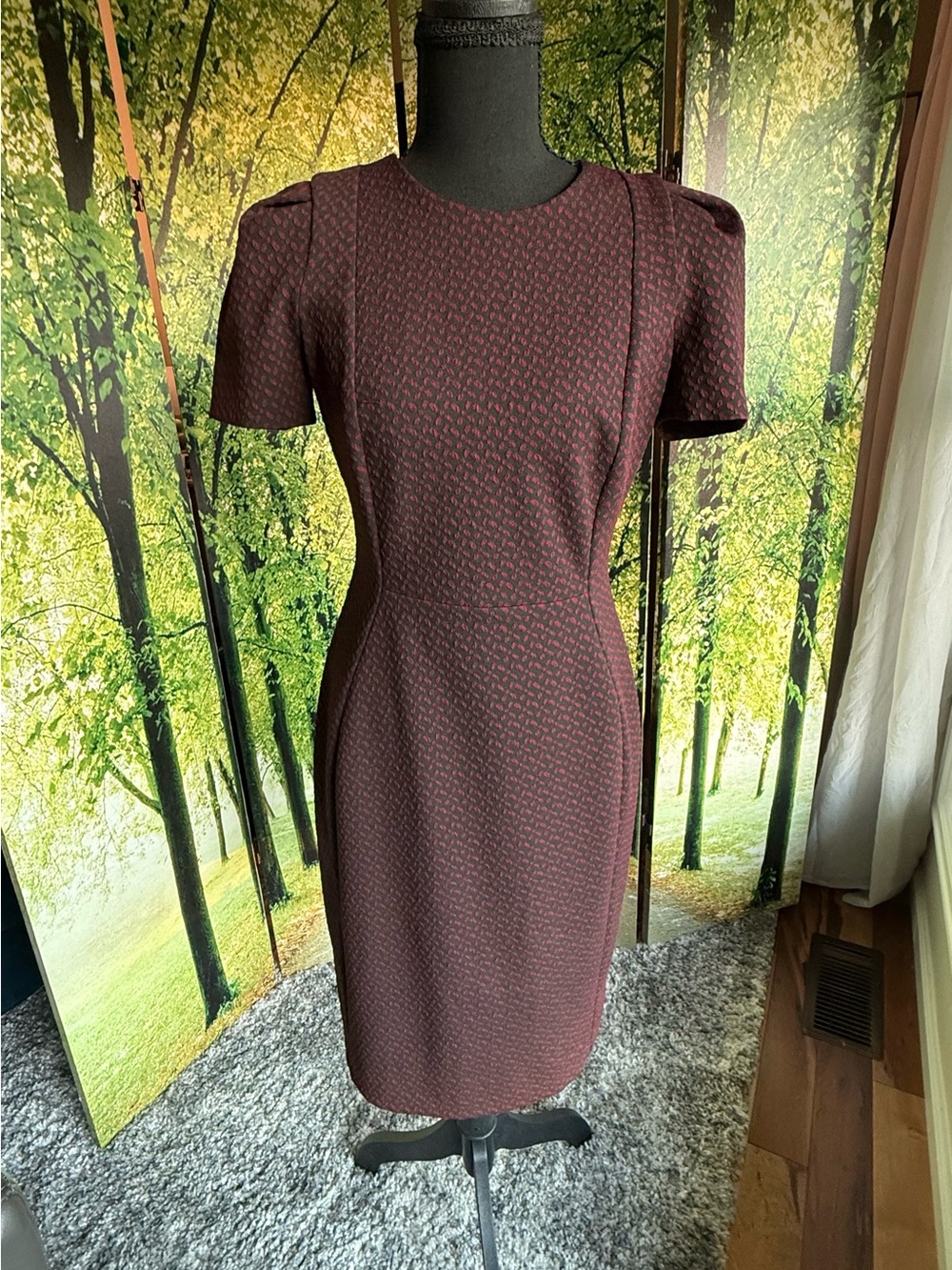 Calvin Klein Black Burgundy Textured Sheath Dress Gold Zip Size 4